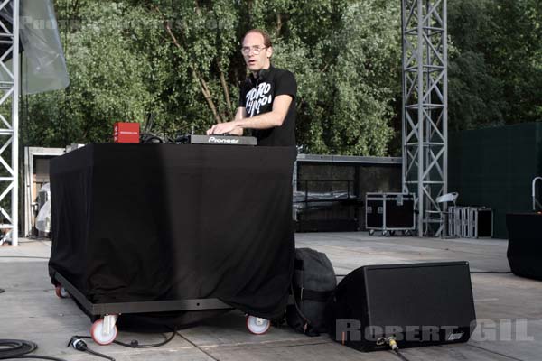 DAPHNI - 2013-05-26 - PARIS - Parc de la Villette - Daniel Victor Snaith